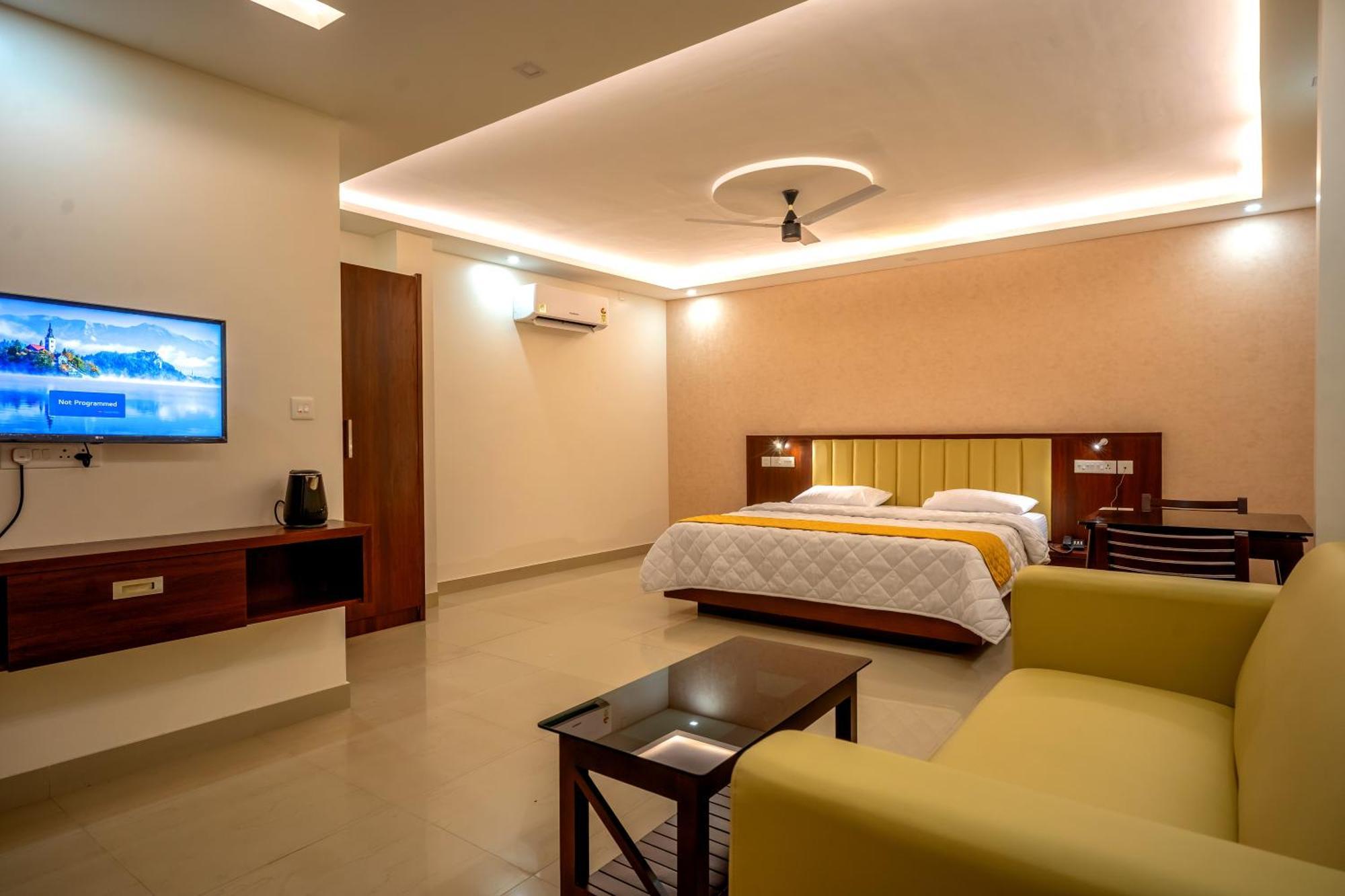 Metro Residency Hotel Tirur Екстериор снимка
