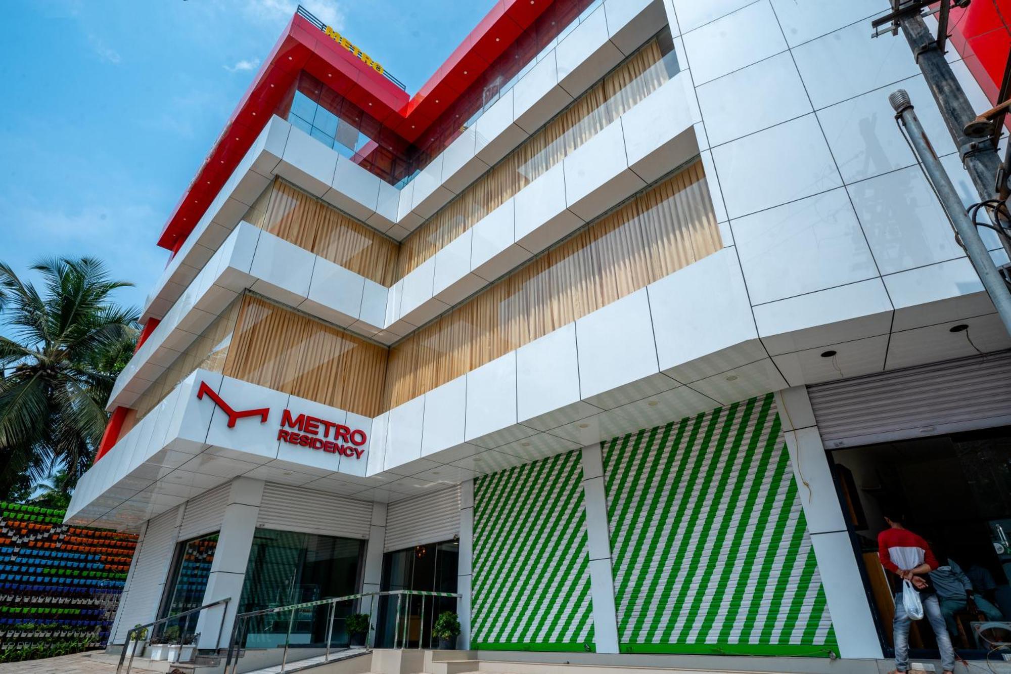 Metro Residency Hotel Tirur Екстериор снимка